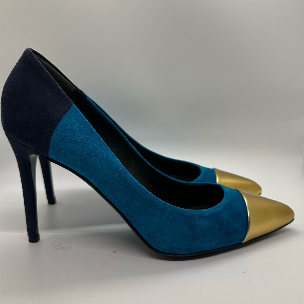 SOLD-GUCCI Turquoise Blue Suede Colorblock Toe Pointed Heels Pumps Size 39 US 9